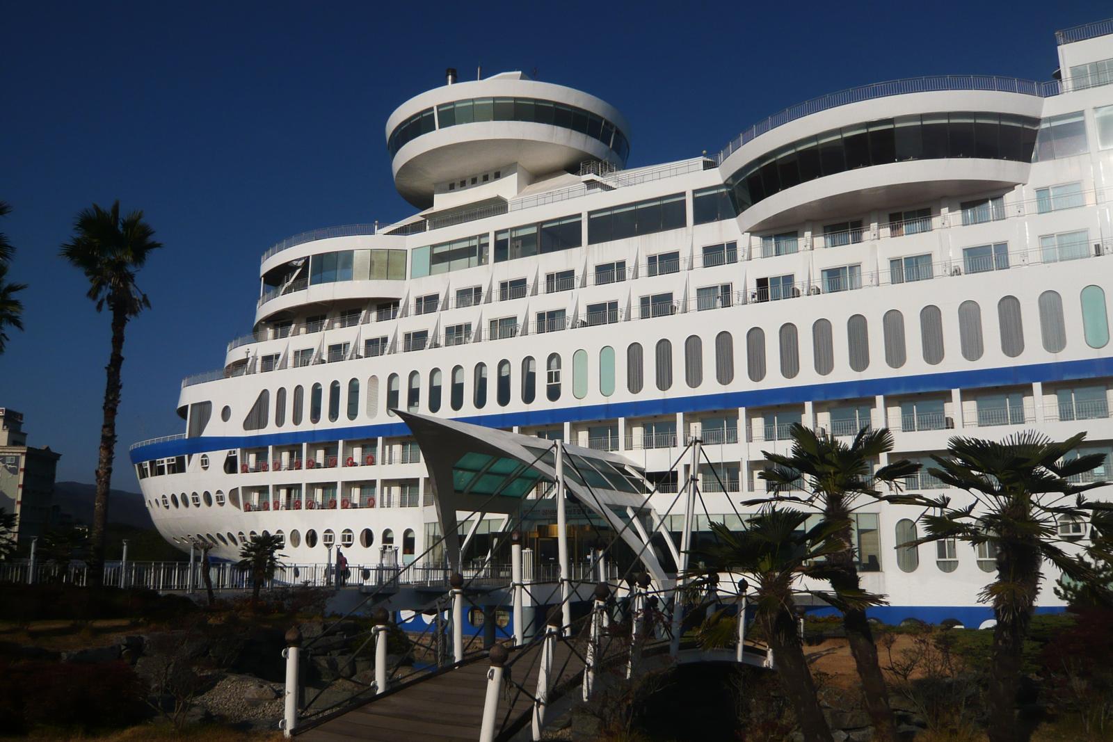 sun cruise resort and yacht ubicacion